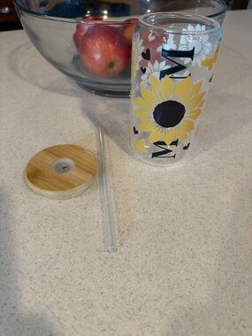 Sunflower MOM Glass 16oz with Wooden Lid - Yellow Floral salt & Pepper w sign
